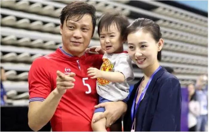 范志毅评男足最佳阵容，郜林无缘，邵佳一落选，三名中场无悬念