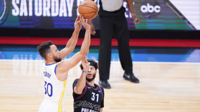 库里49分征服所有人！客场球迷高喊MVP，林书豪和科尔致敬