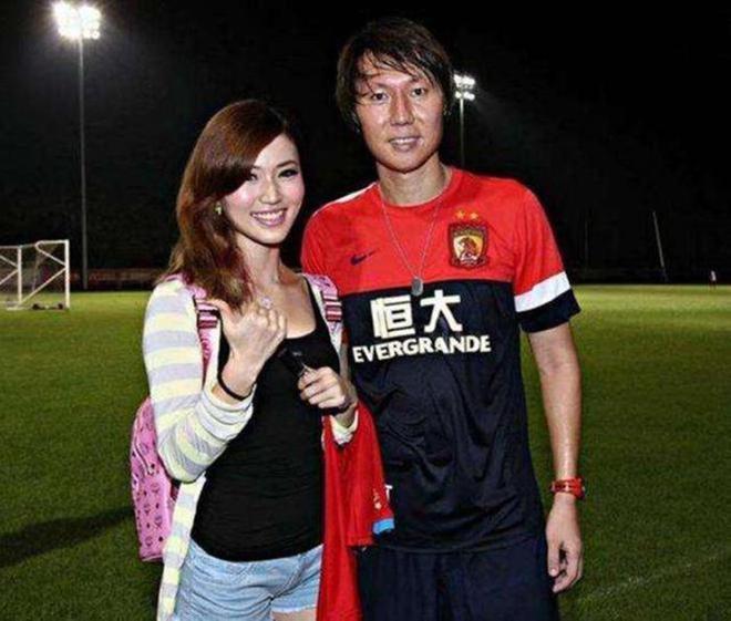足球名宿李铁曝料：妻子境外奢华房产，英国美女或成赢家
