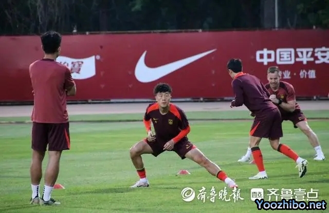 刘洋：国足对泰国必须全力以赴，做好本职工作